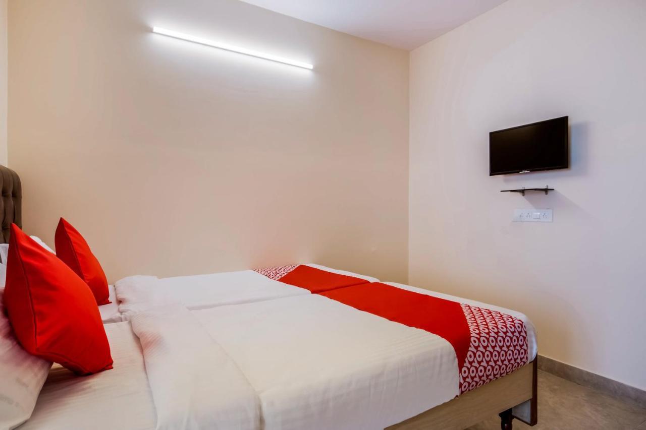 Super Oyo G P Residency Hotel Kakinada Exterior photo