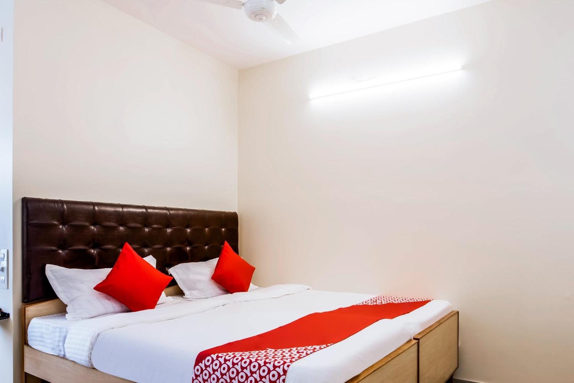 Super Oyo G P Residency Hotel Kakinada Exterior photo